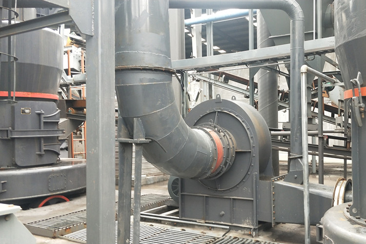 大型石頭磨粉機(jī)型號(hào)有哪些？選購時(shí)要注意什么？